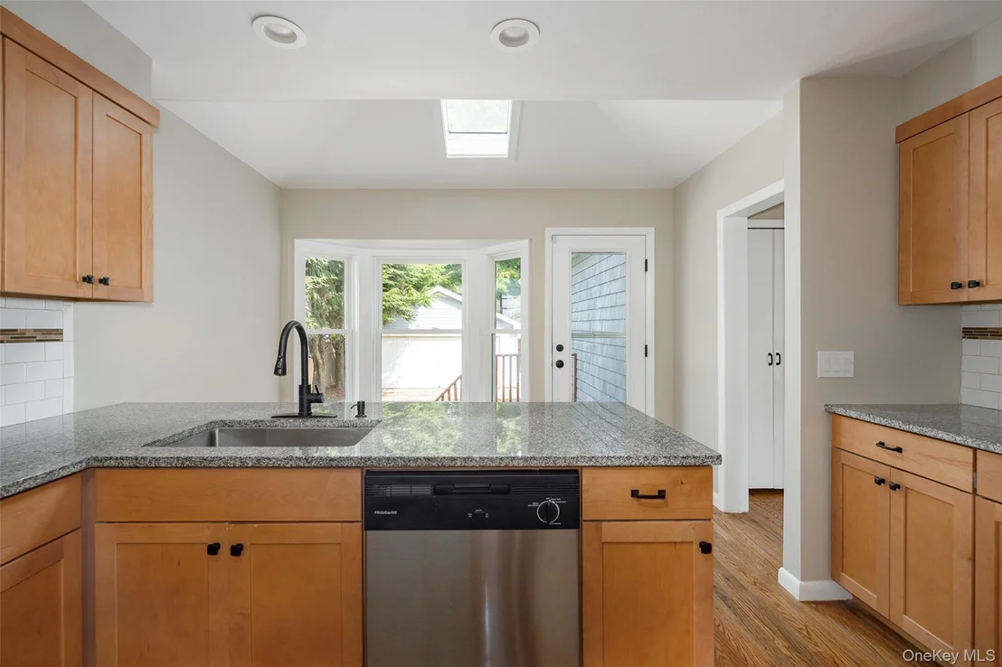 Photo of 290 Hooker Avenue