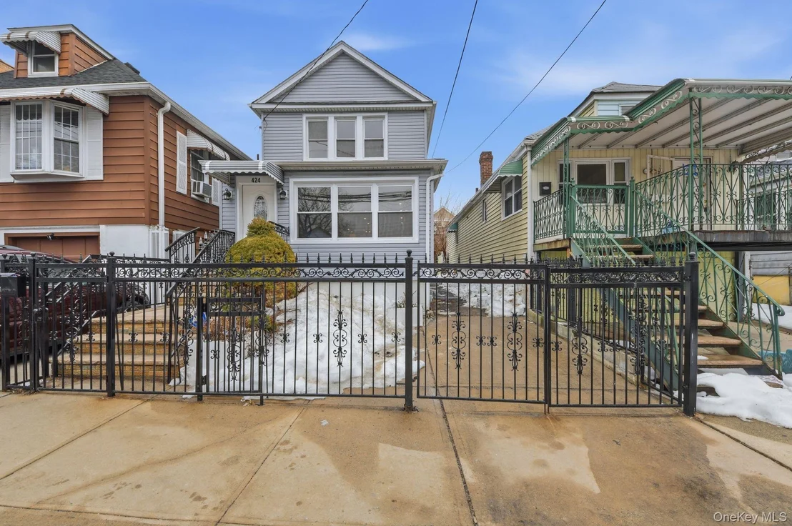 Photo of 424 Thieriot Avenue