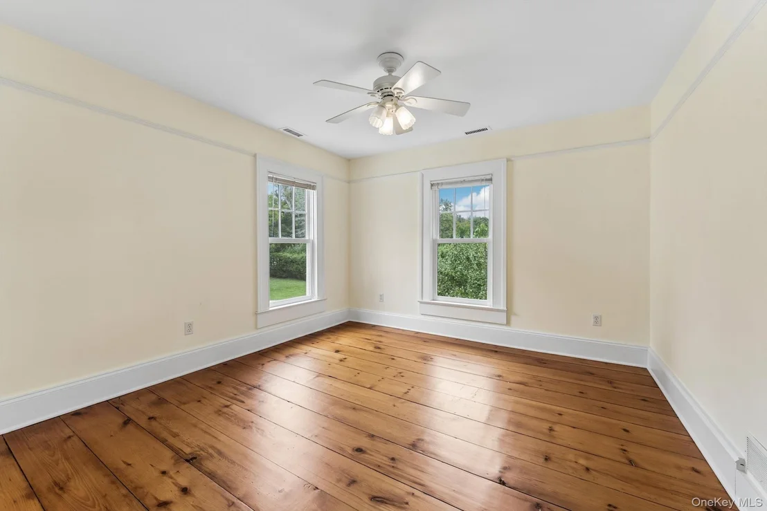 Photo of 25105 Main Road N