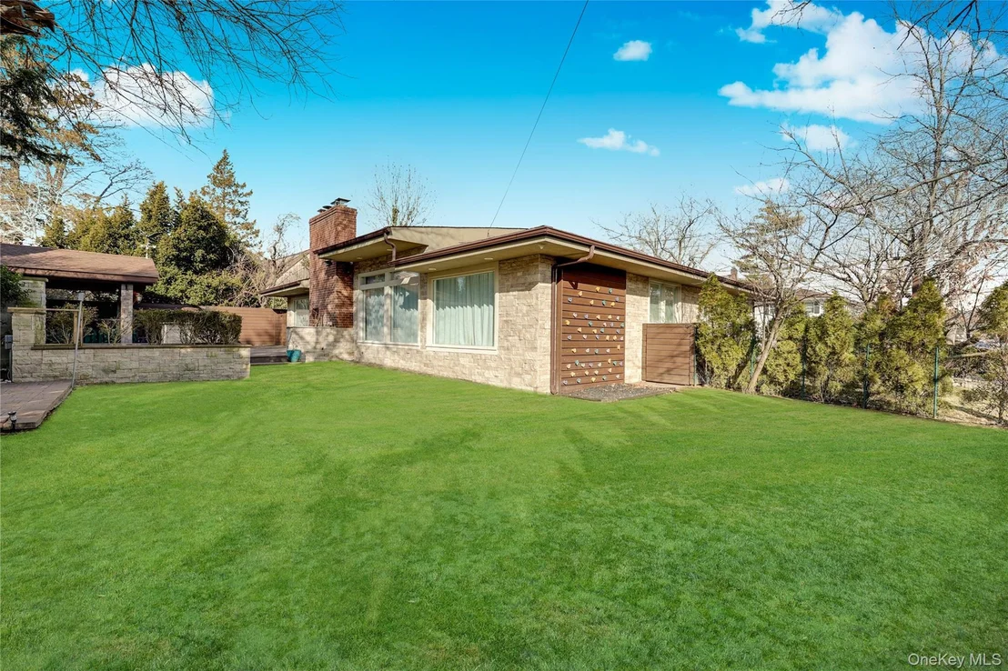 Photo of 41 Erick Avenue