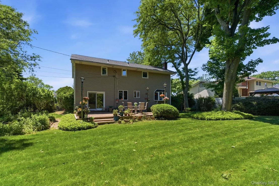 Photo of 61 Hofstra Drive