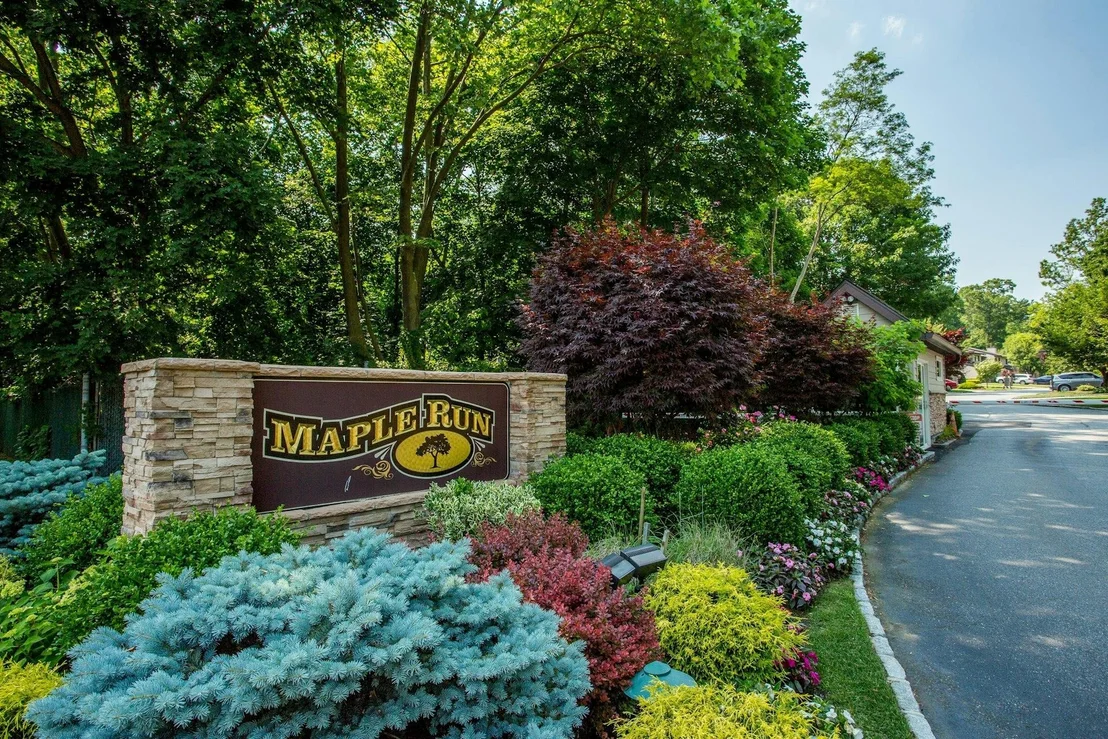 Photo of Unit END at 12 Maple Run Drive