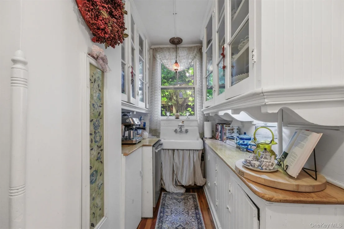 Photo of 83 Hooker Avenue