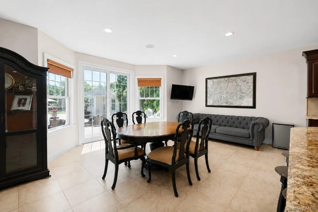 Photo of 65 W Bayberry Road
