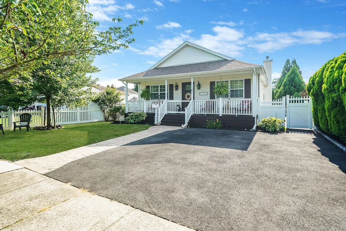 Photo of 4 Ferndale Boulevard