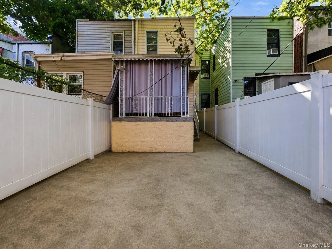 Photo of 1328 Teller Avenue