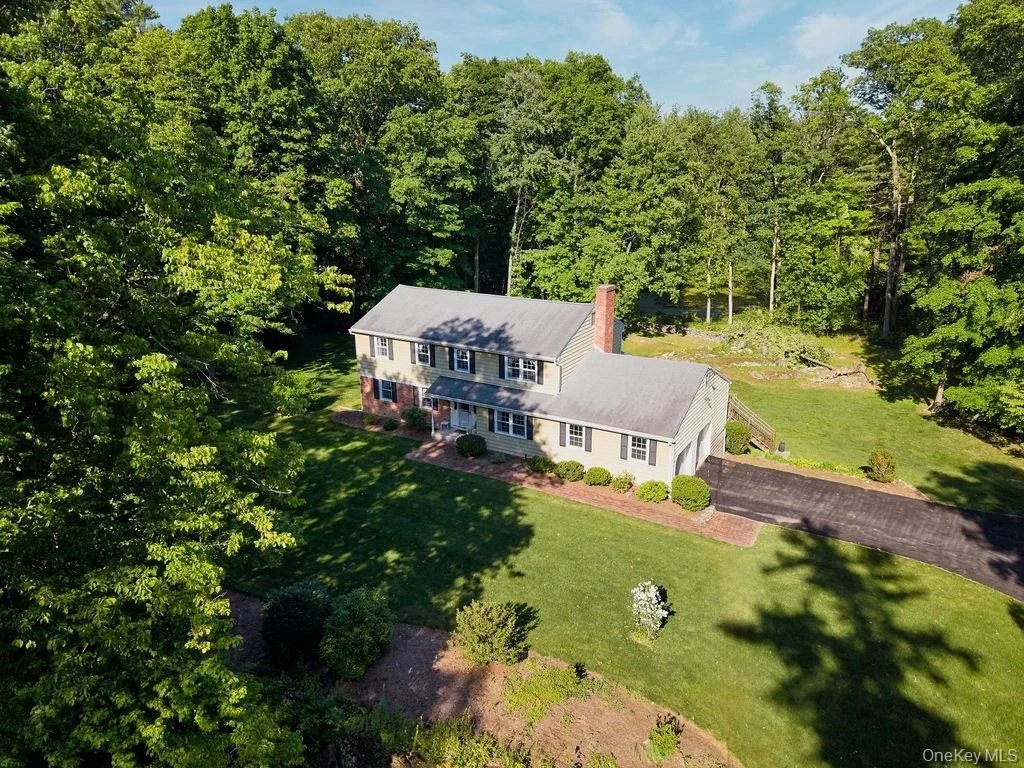 Photo of 10 Stoutenburgh Drive