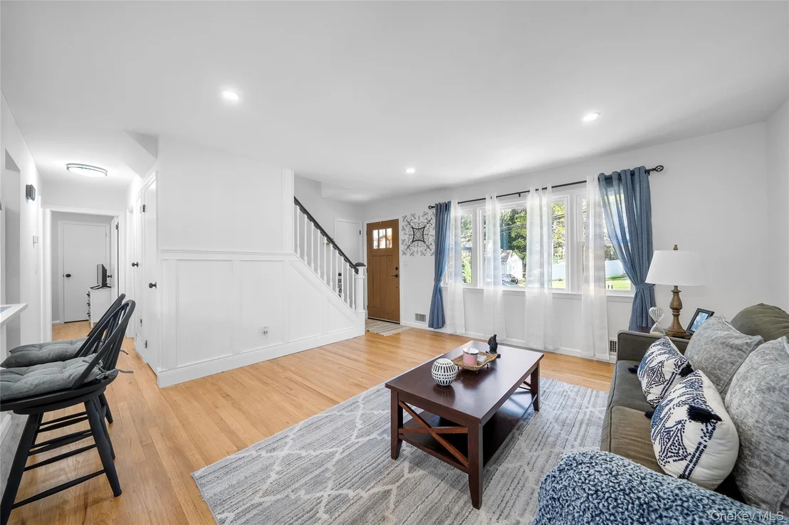 Photo of 98 Paula Boulevard