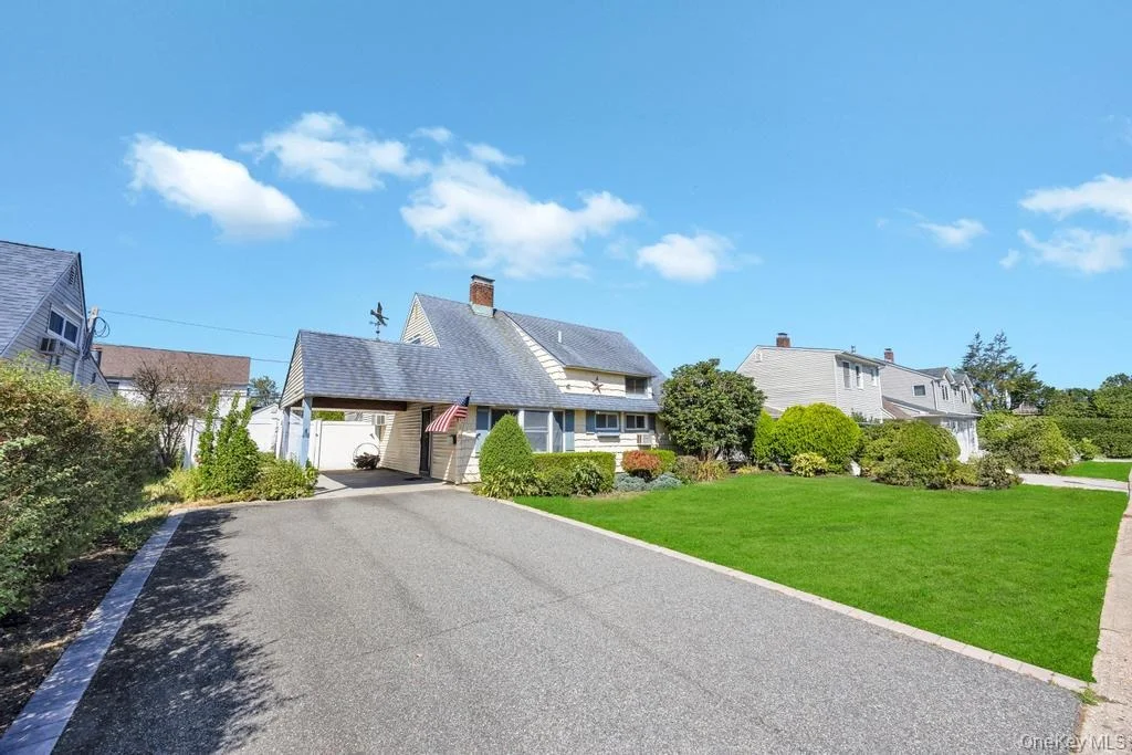 Photo of 142 Blacksmith Road E