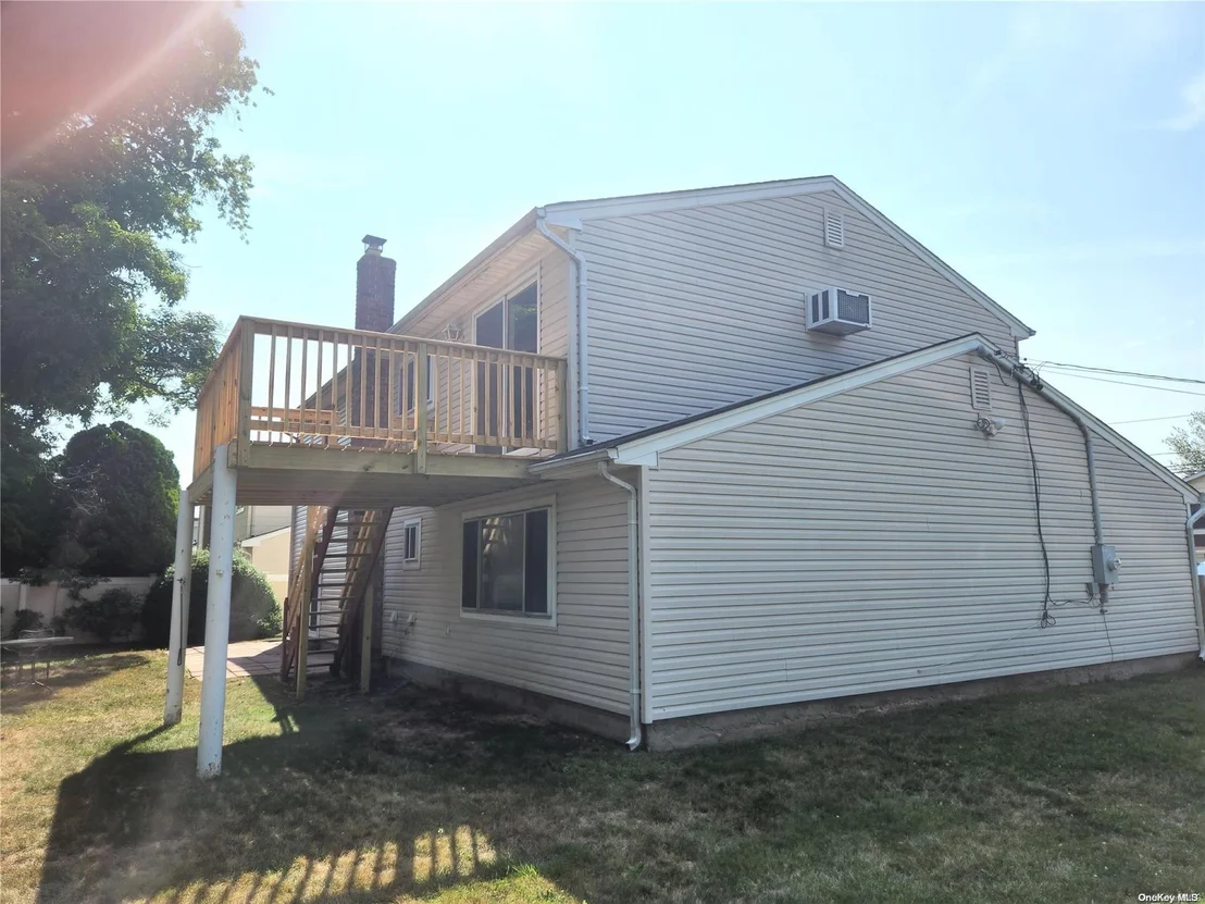 Photo of 627 Peconic Avenue