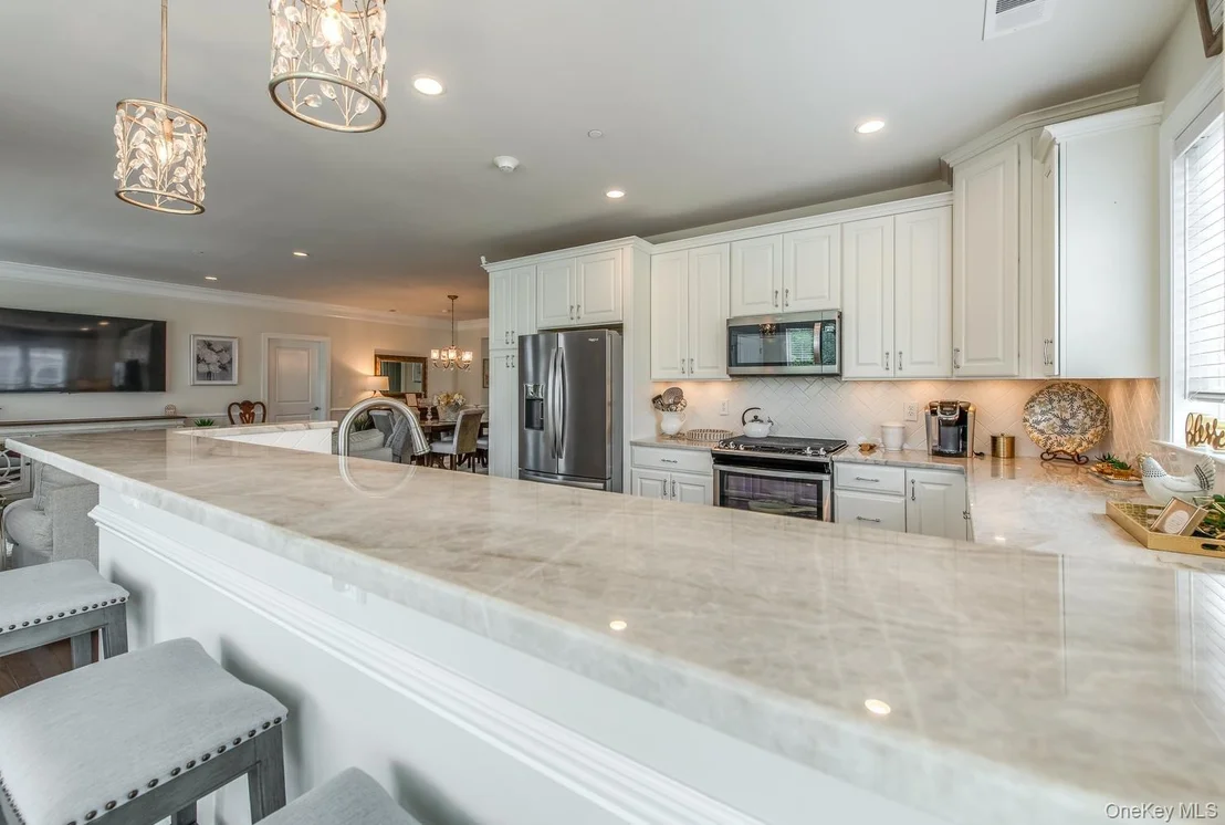 Photo of 835 Regency Drive