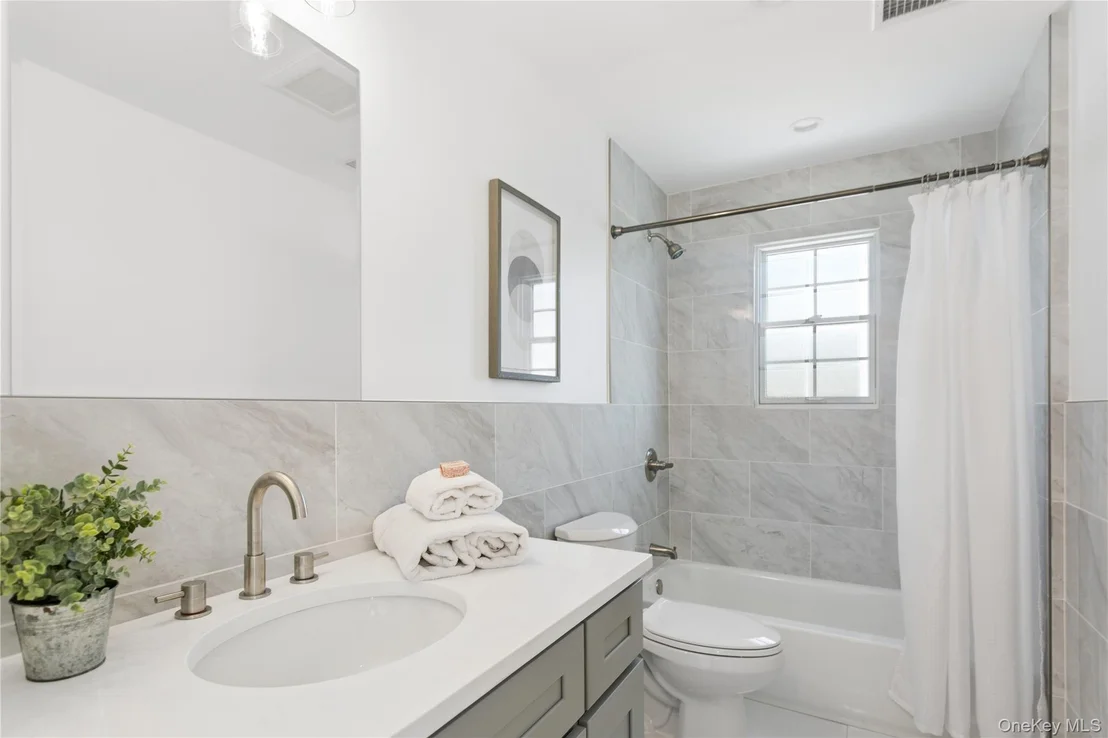 Photo of 1222 Powell Avenue