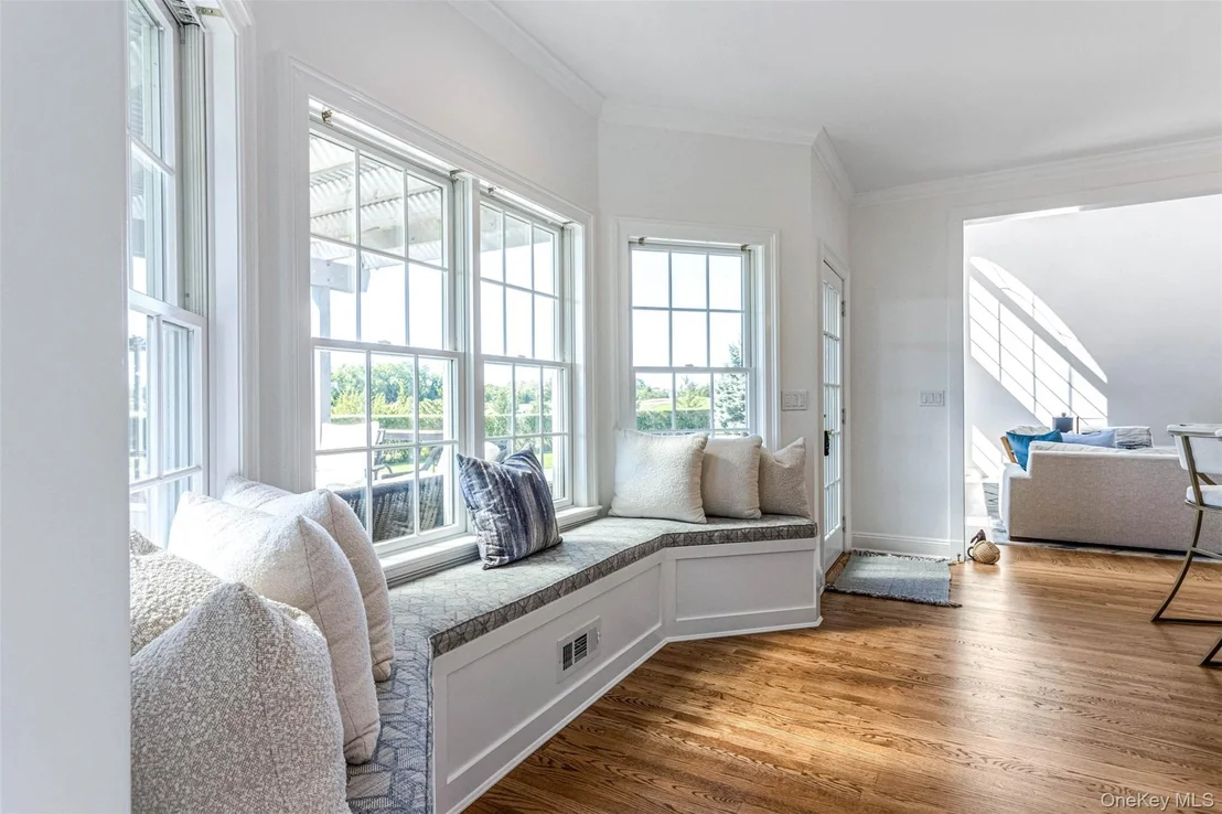 Photo of 350 Laurel Way