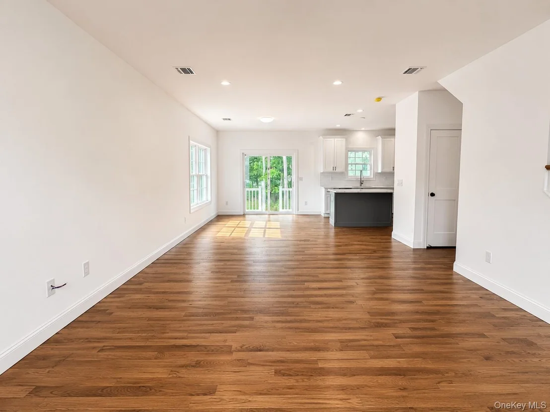 Photo of 7 Edgewater Drive