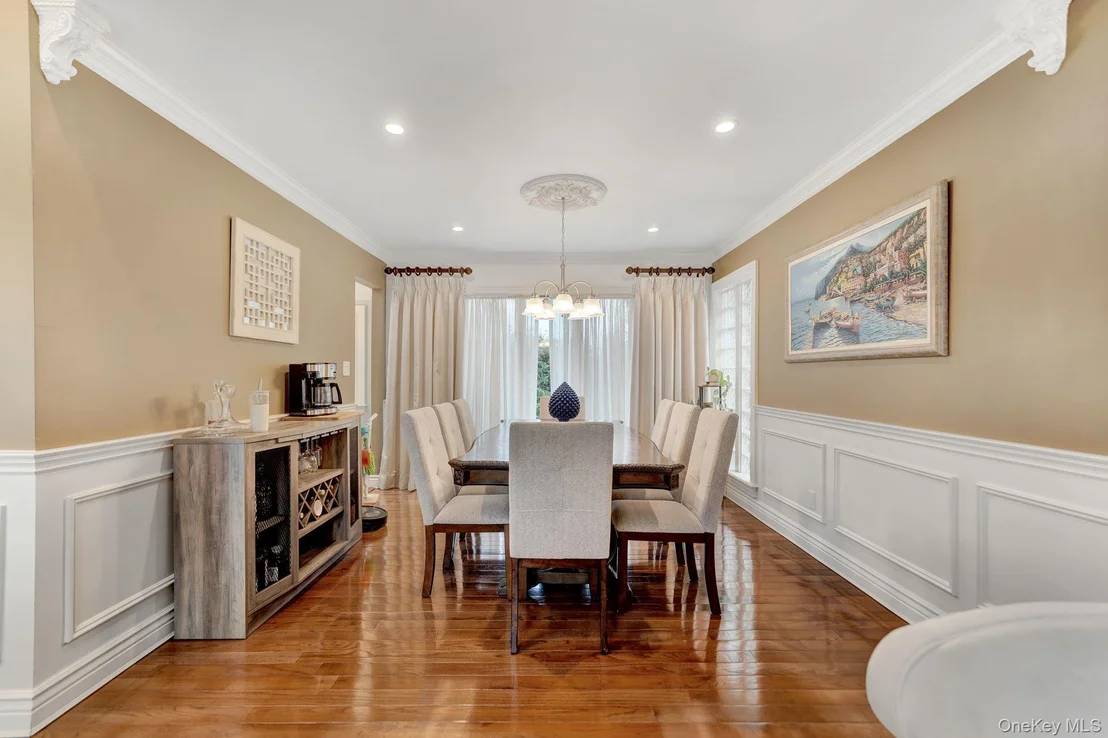 Photo of 2817 Riverside Drive