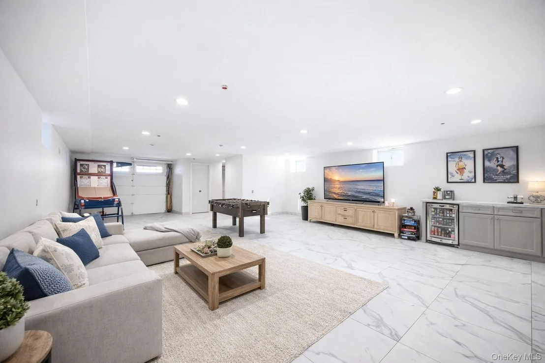 Photo of 10-42 Utopia Parkway