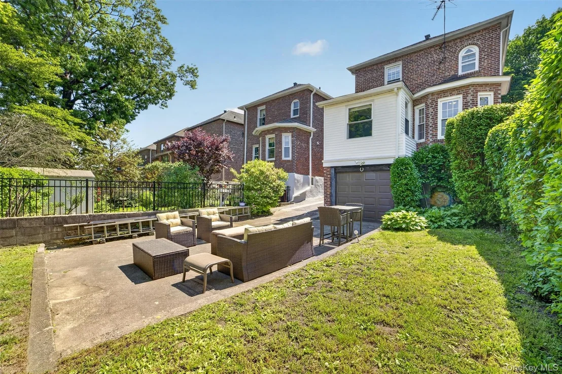Photo of 84 Halstead Avenue