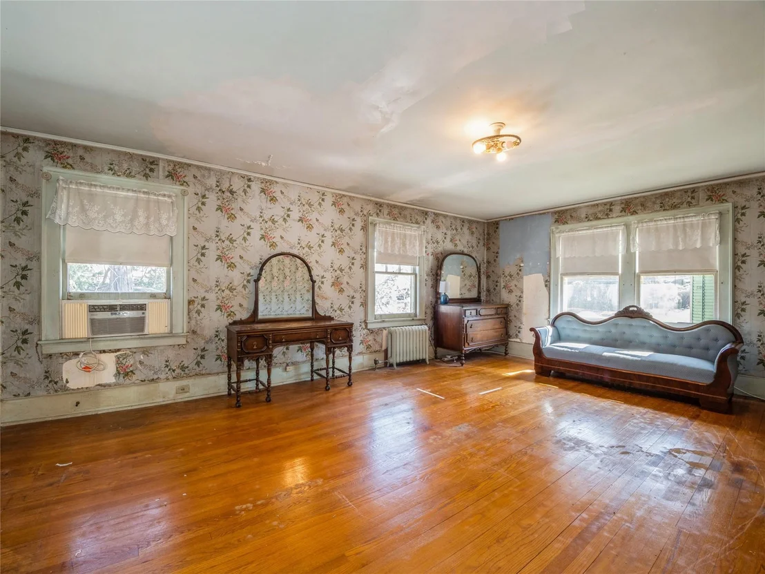 Photo of 20 Adriance Avenue