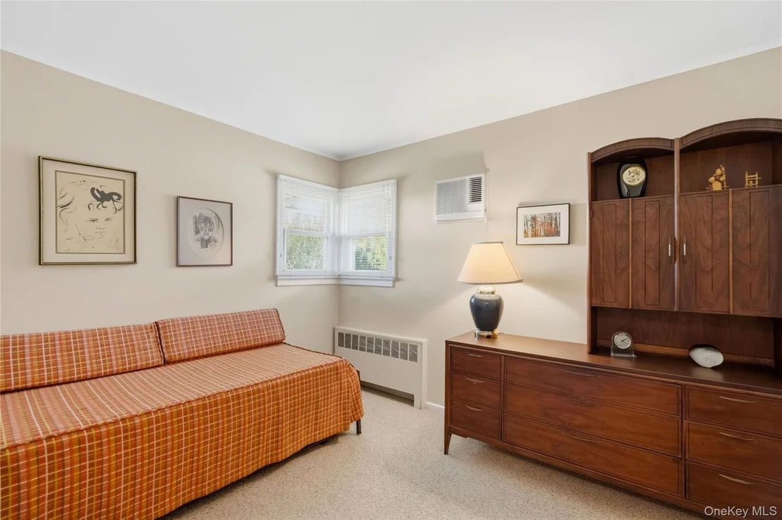 Photo of 895 Iris Drive