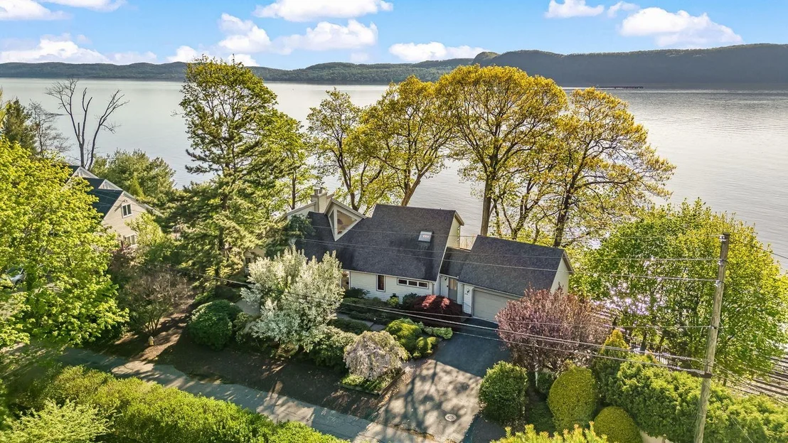 Photo of 444 River Road
