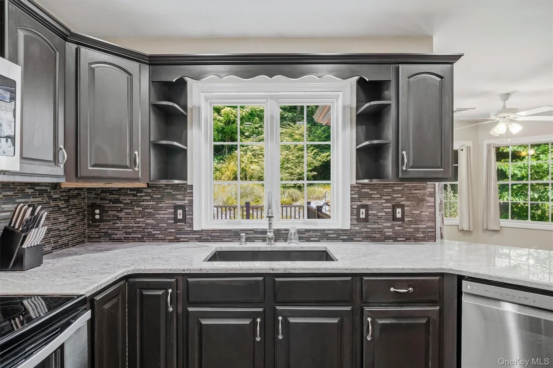 Photo of 32 Robinson Lane