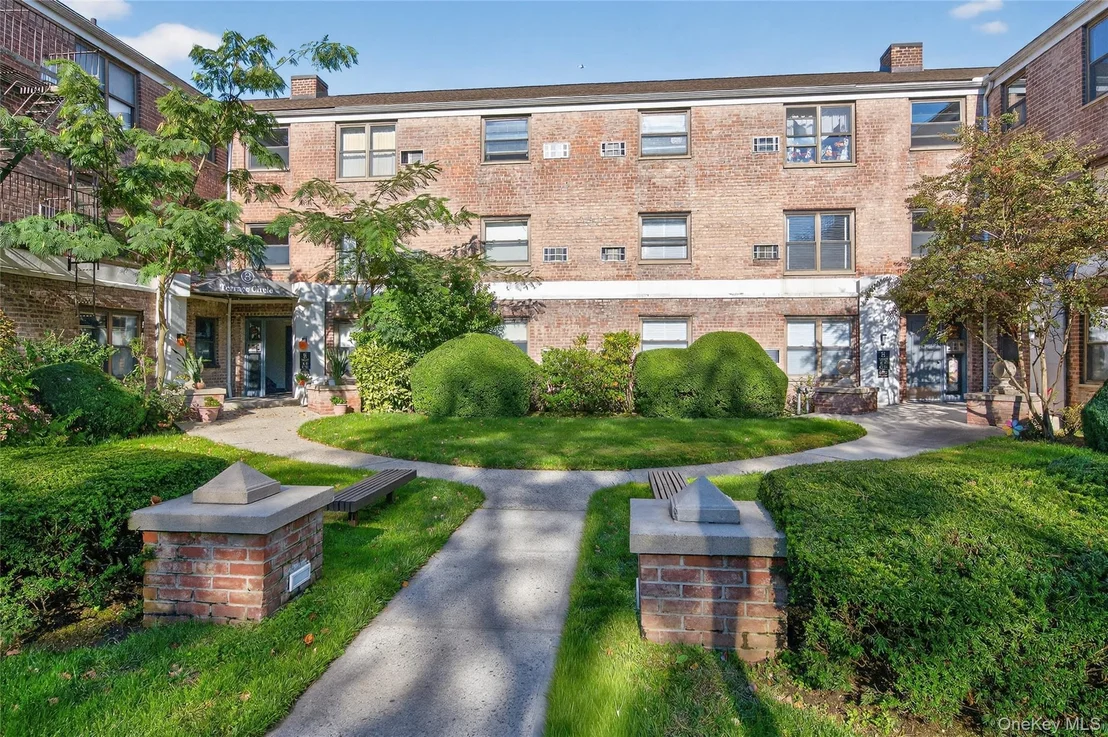 Photo of Unit 1B at 8 Terrace Circle