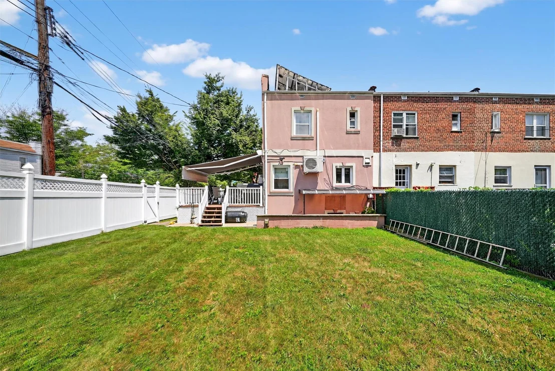 Photo of 767 Clarence Avenue