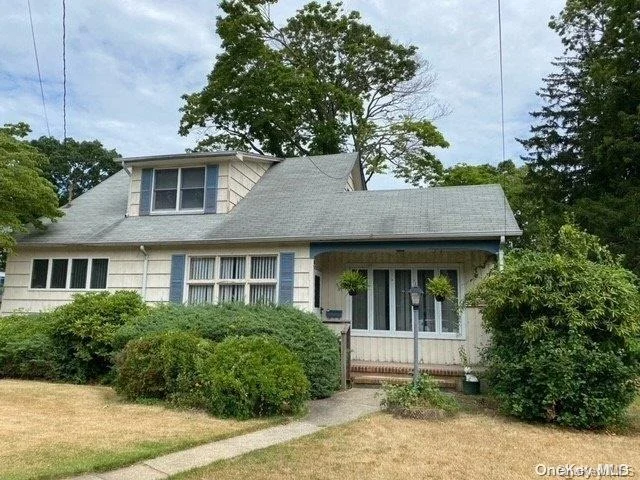 Photo of 519 Moffitt Boulevard