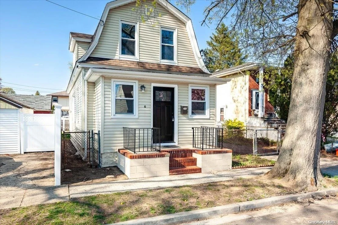 Photo of 890 Maloon Avenue