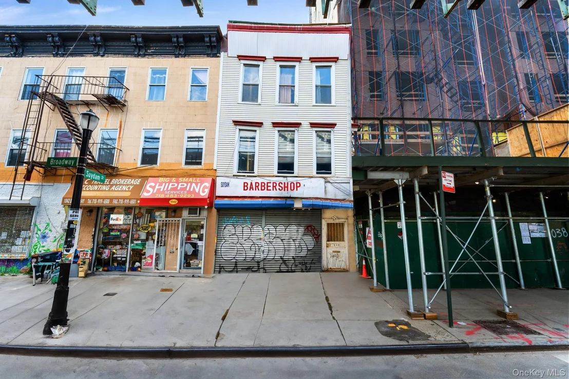 Photo of 1040 Broadway
