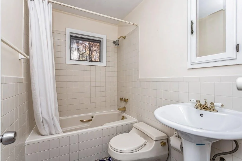 Photo of 595 Quaker Road
