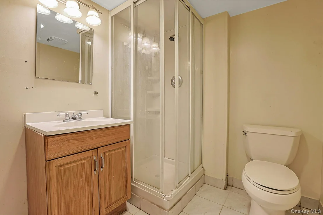 Photo of 8 Edgewater Lane