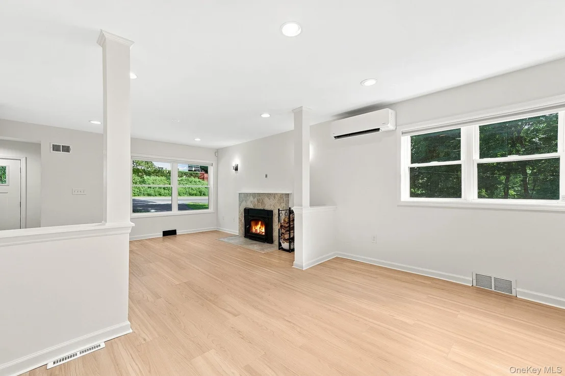 Photo of 32 Red Oaks Mill Road