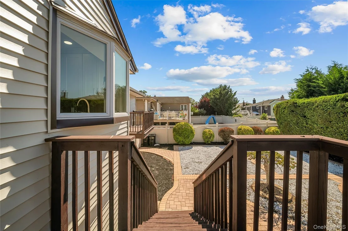 Photo of 3260 Shore Road