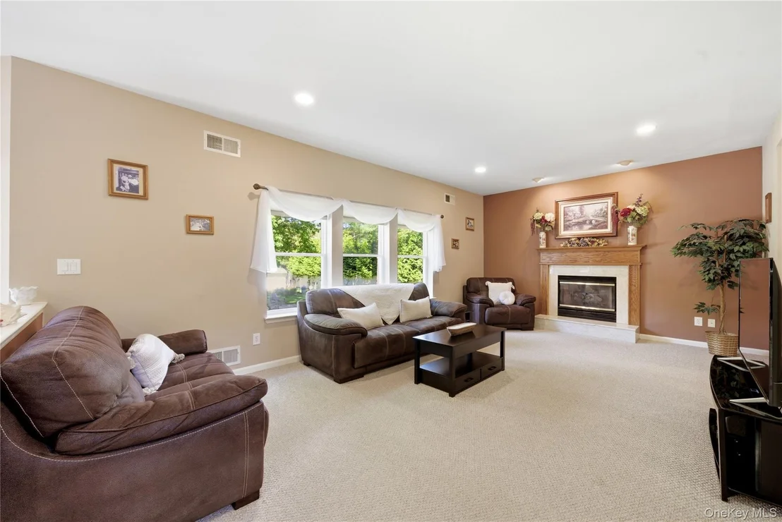 Photo of 9 Ridgefield Drive