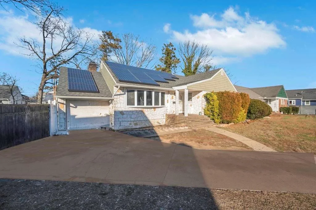 Photo of 82 Royal Drive