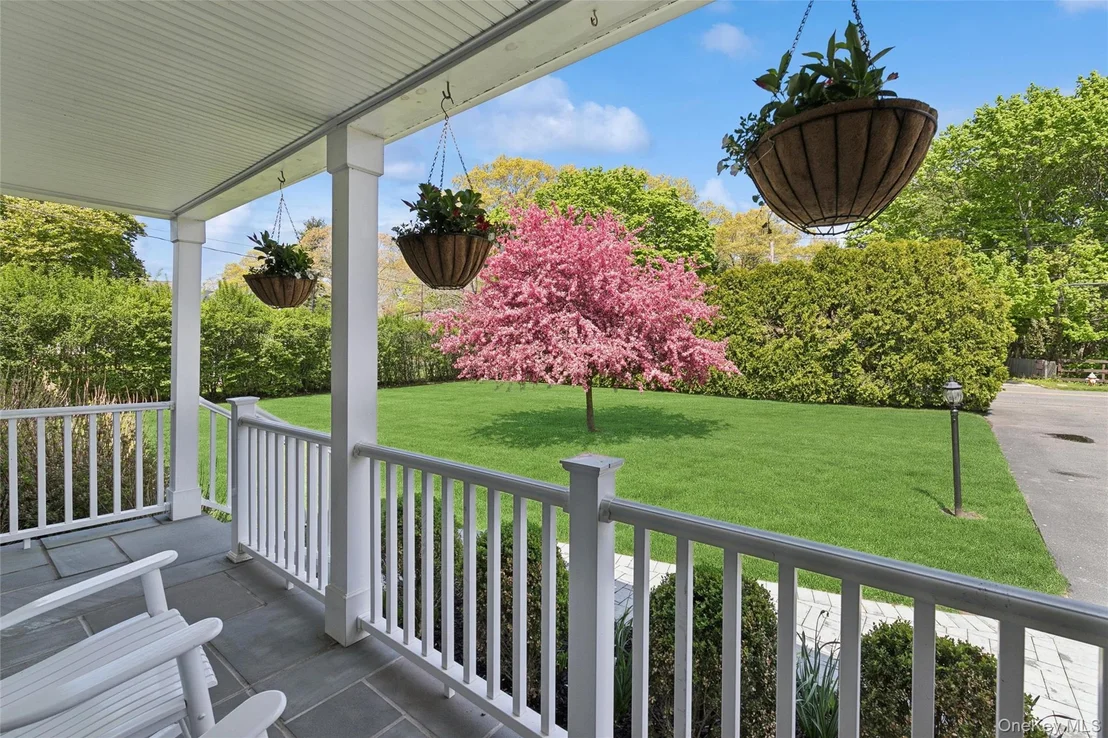 Photo of 1039 Middle Road