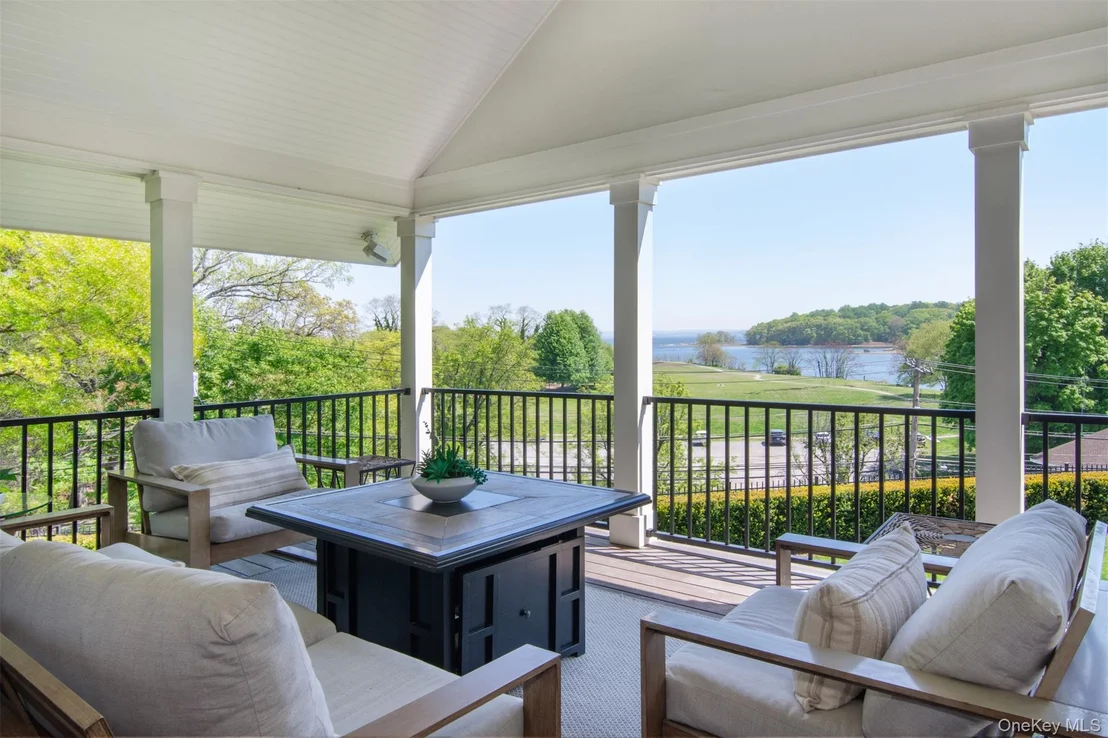 Photo of 8 Shoreview Circle