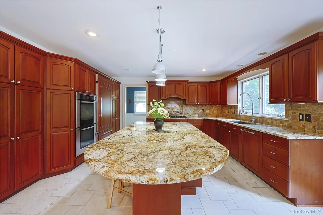 Photo of 1010 Pine View