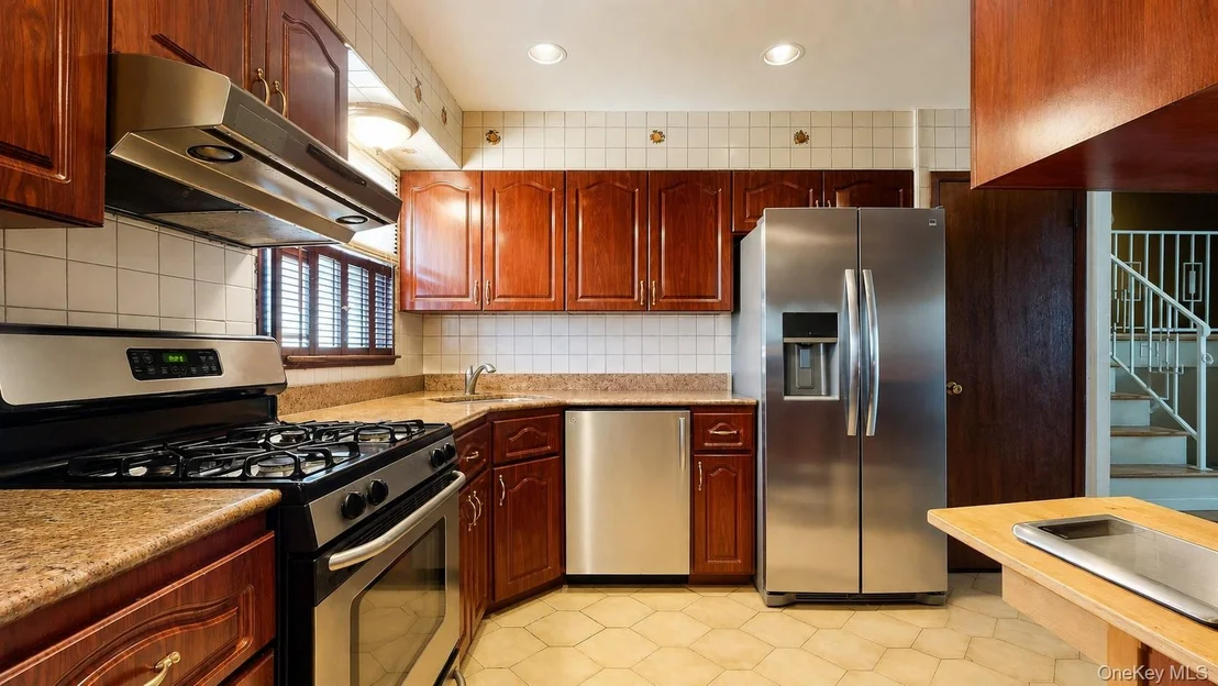 Photo of 336 W Valley Stream Boulevard