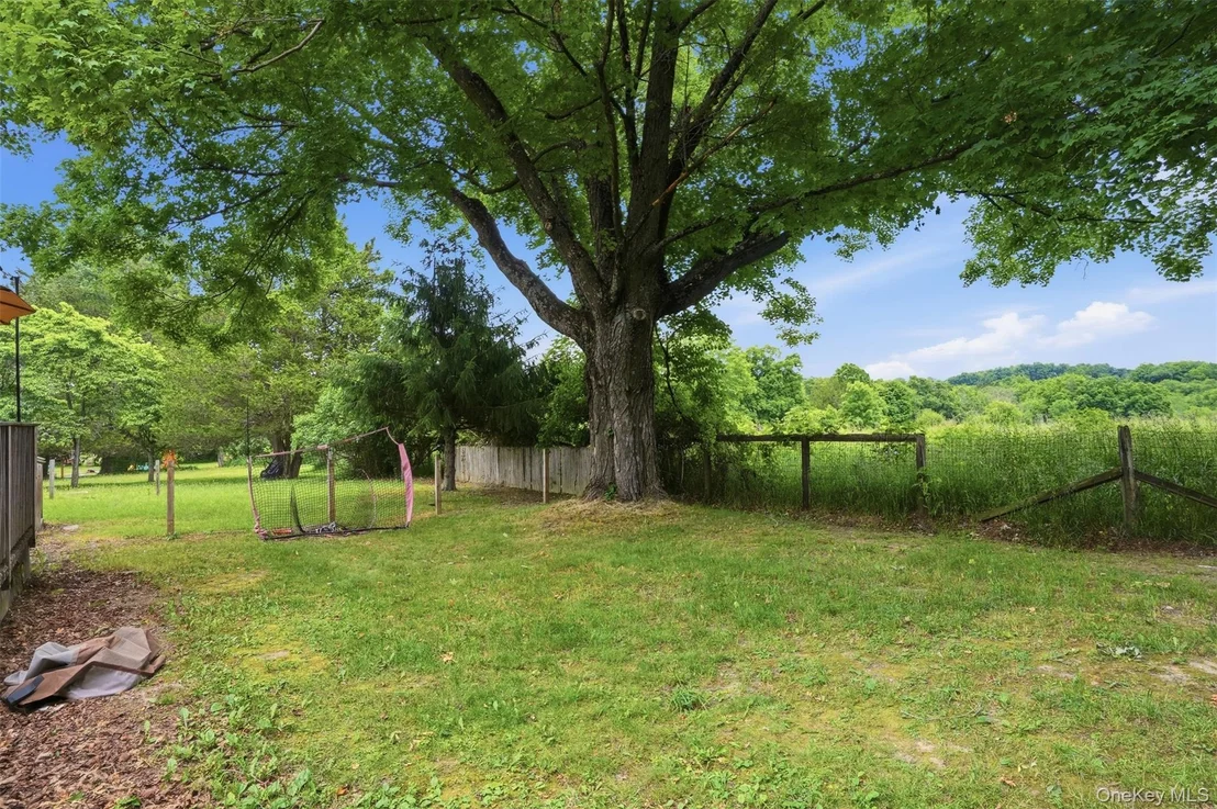 Photo of 733 State Route 302