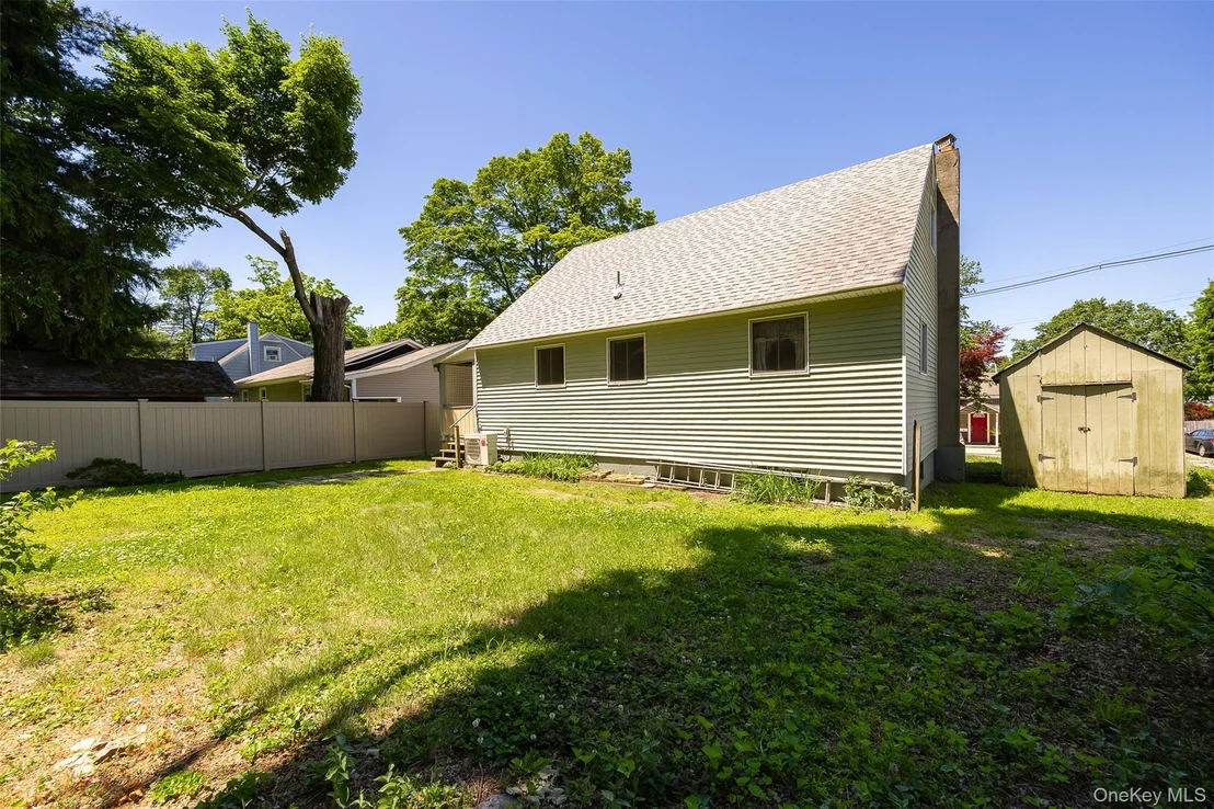 Photo of 22 Howland Avenue