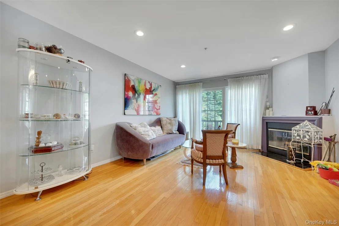 Photo of 1102 Pondside Drive