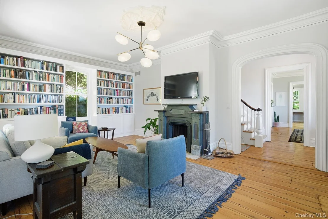 Photo of 215 River Road