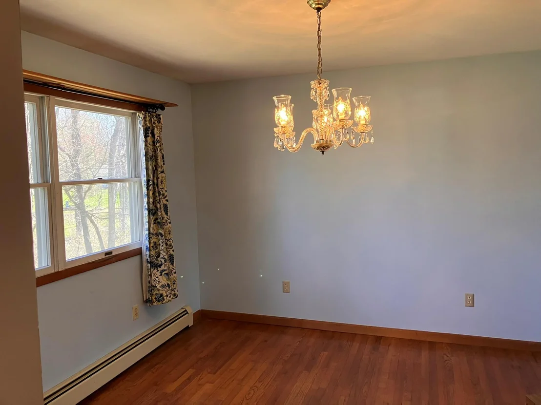 Photo of 218 Roosevelt Road