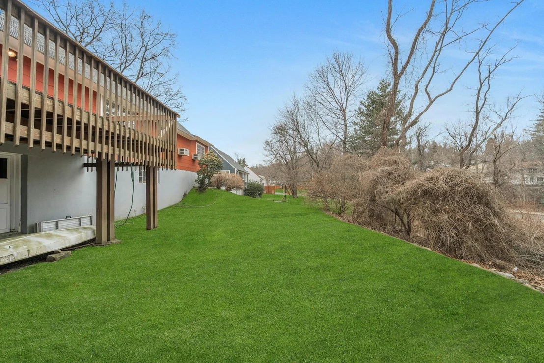 Photo of 180 N Hampton Drive