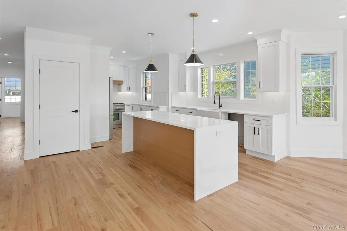 Photo of 449 W Beech Street