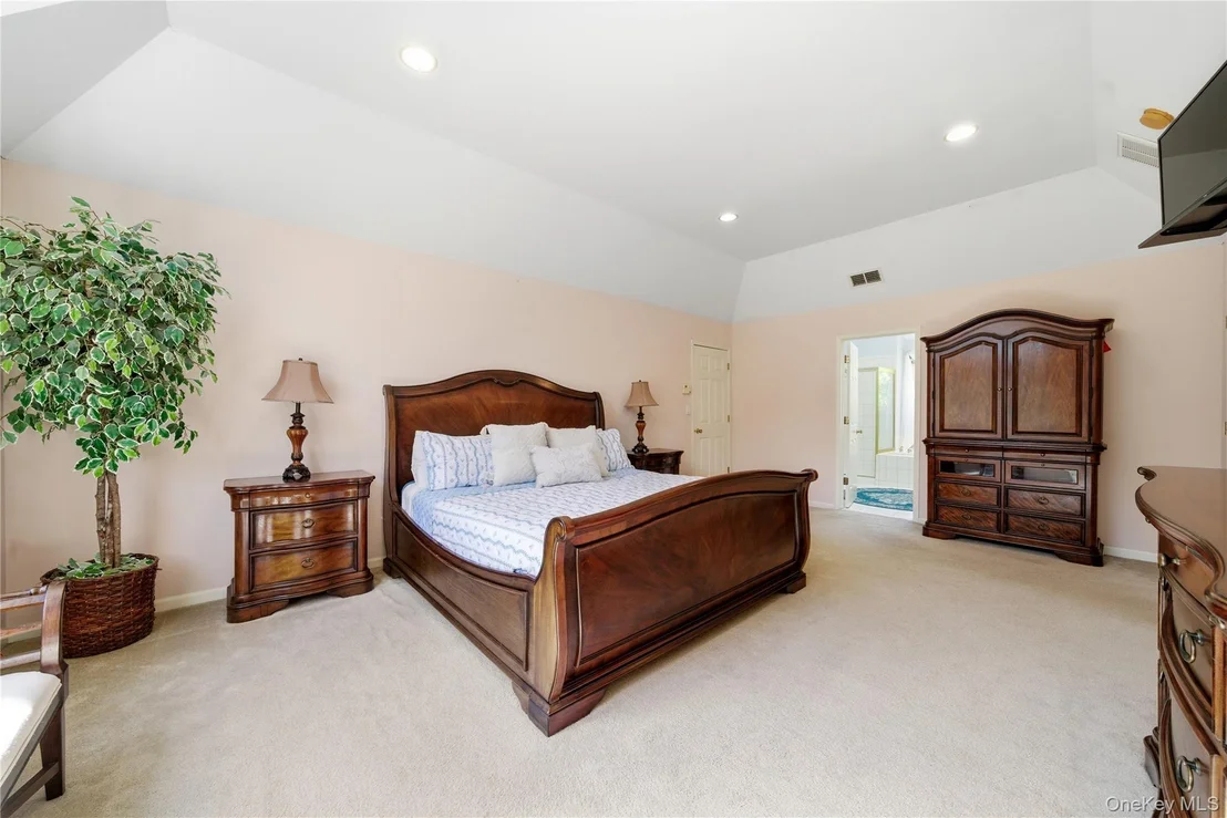 Photo of 9 Ridgefield Drive