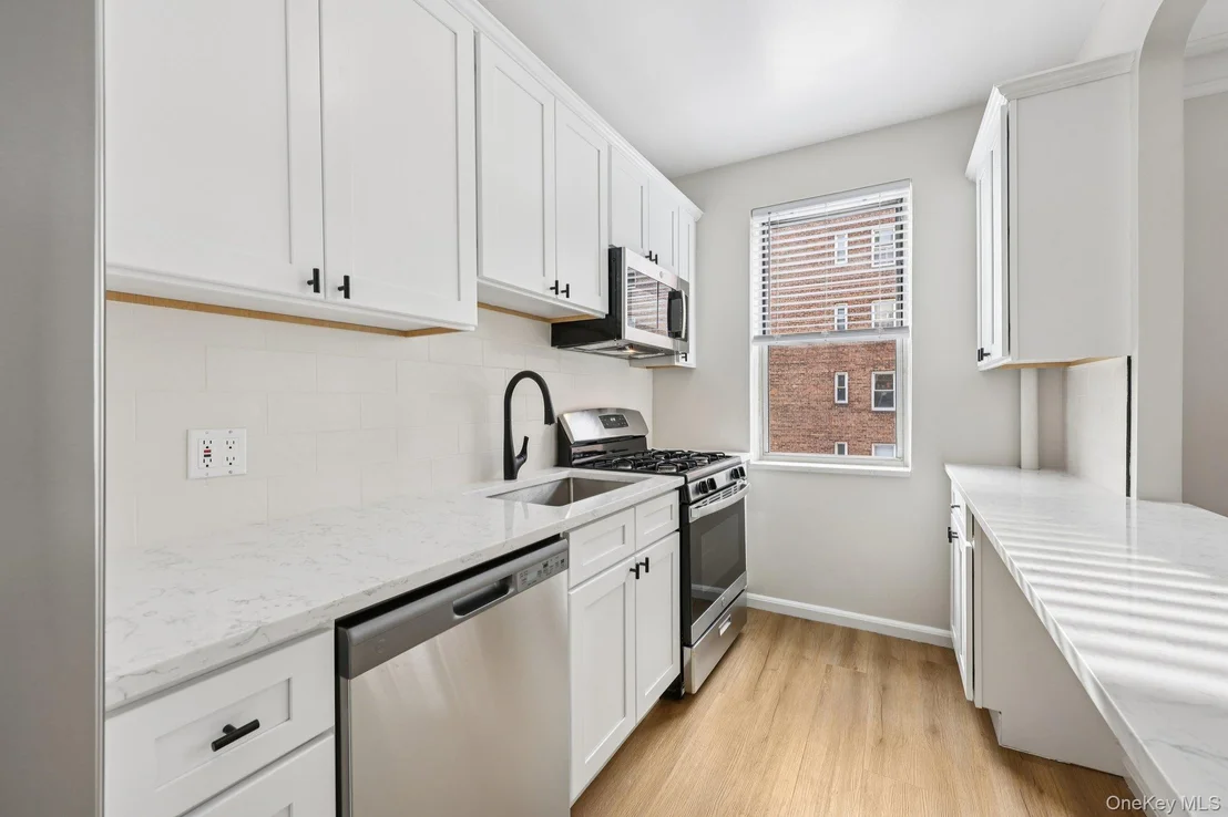 Photo of Unit 3S at 1 Bronxville Road