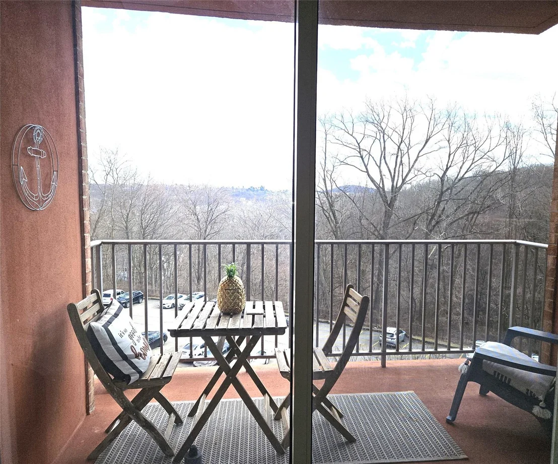 Photo of Unit 4B at 1 Lakeview Drive